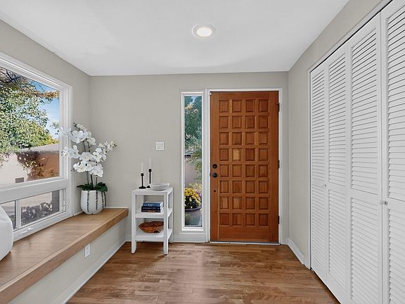 5th image of 4462 Avenida Del Sol NE