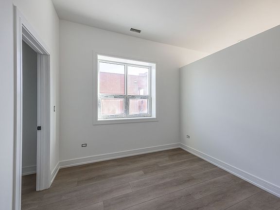 2nd image of 2920 W Belmont Ave #2F