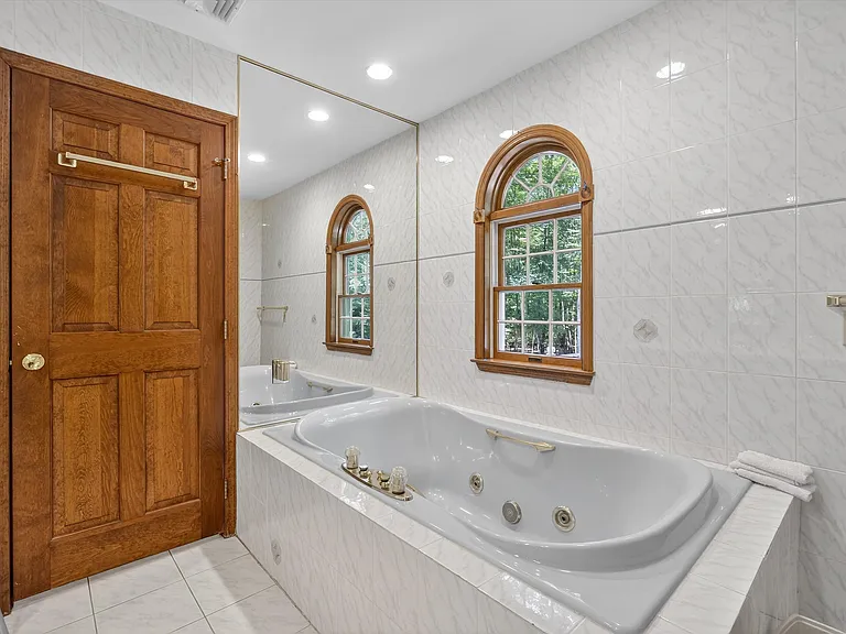 92 Brook Hollow Dr — Photo 36