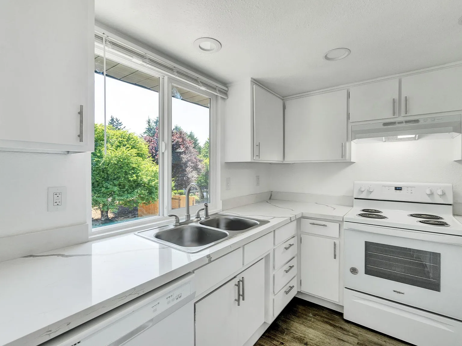 2 bed, 995 sqft, $2,150 — Photo 3
