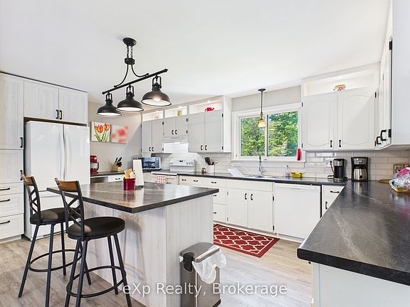 2nd image of 105 Menomini Rd