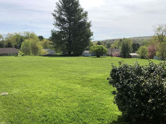 3rd image of 1524 Thomas Ln