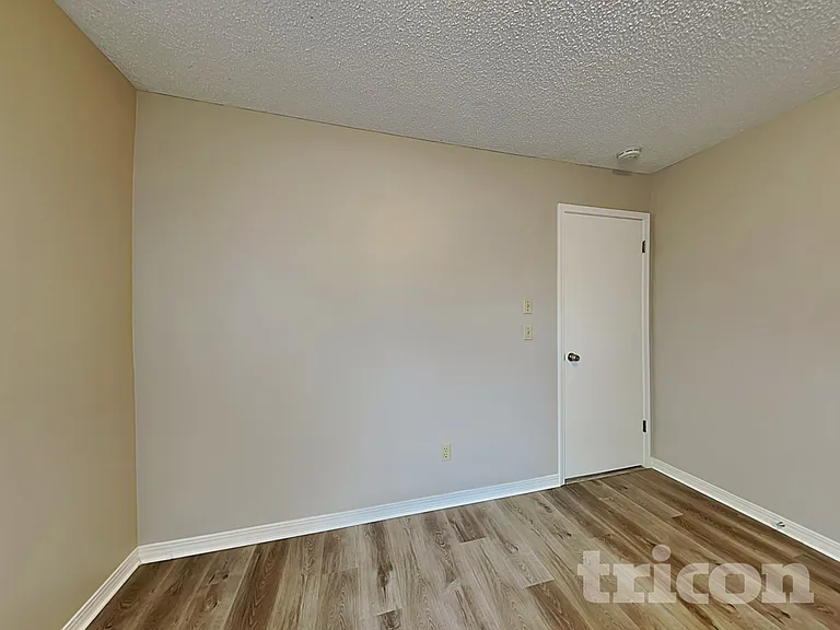 670 Roger Sherman St — Photo 17