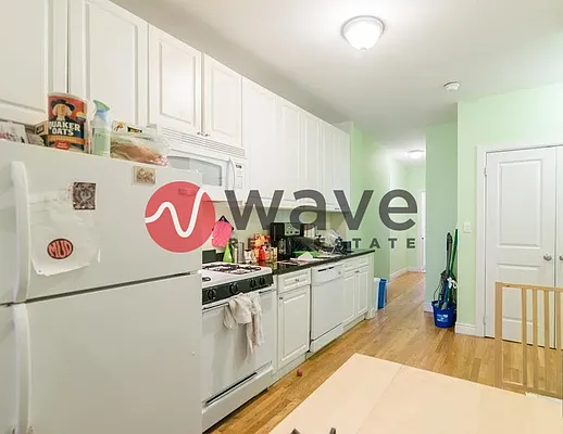 Rented by Wave Real Estate Group | media 38