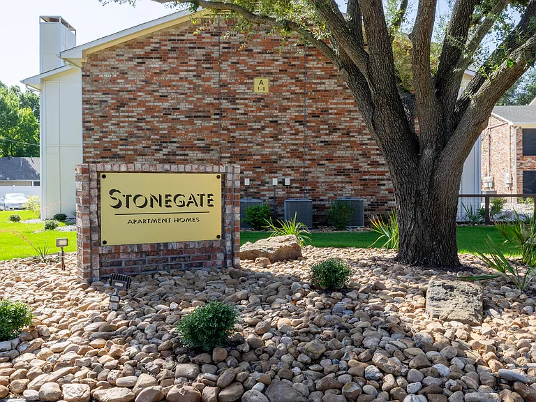Stonegate Apartments — Photo 1