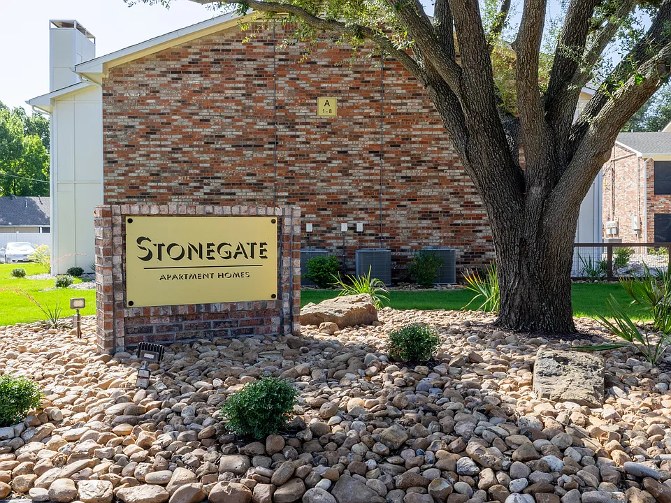 Stonegate Apartments