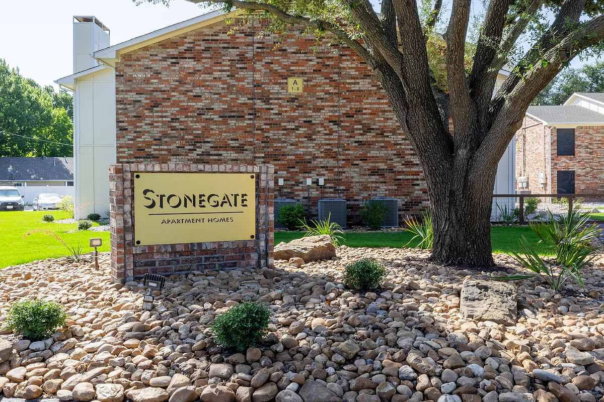 Building Photo - Stonegate Apartments