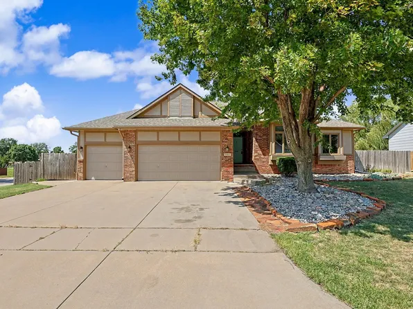 301 N Pinecrest Pl, Andover, KS 67002