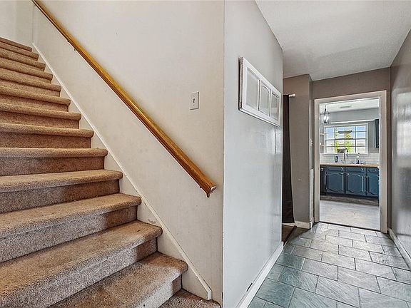 4th image of 5720 Albany Ct