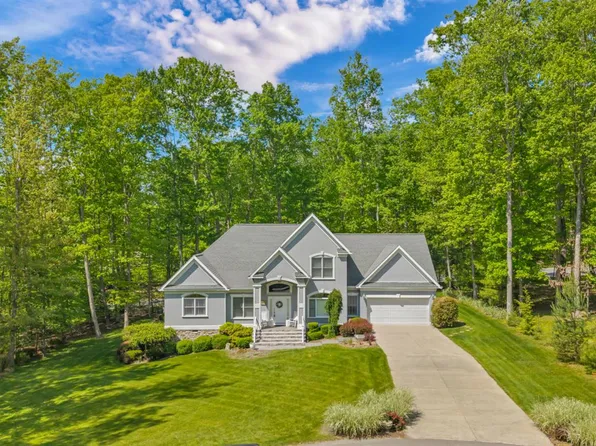 121 Broncroft Pl, Daniels, WV 25832