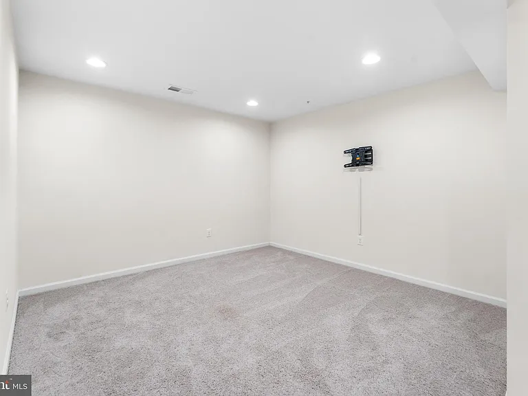 7570 Arundel Woods Dr — Photo 46