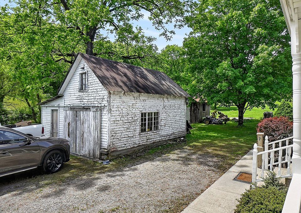 43rd image of 181 Tinsley Ln