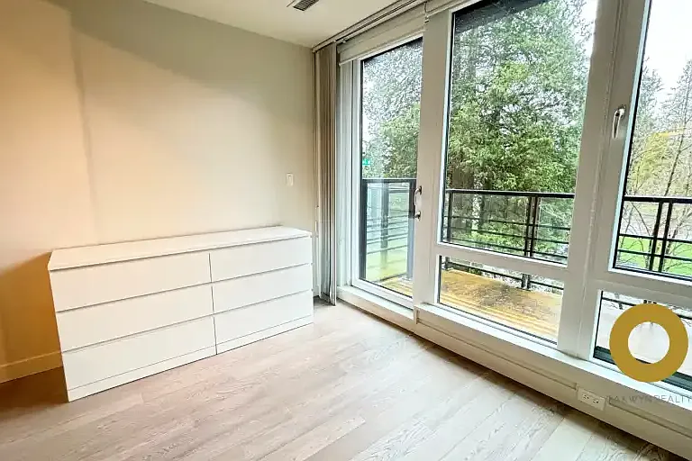 4488 Cambie St #205 — Photo 9
