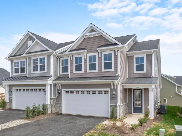 208 Sunbird Ln, Waynesboro, VA 22980