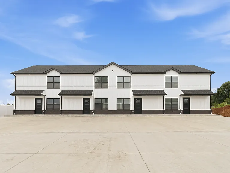 250 Meadow Dr #2 — Photo 1