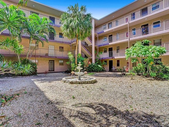 2nd image of 2860 Somerset Dr APT 407K