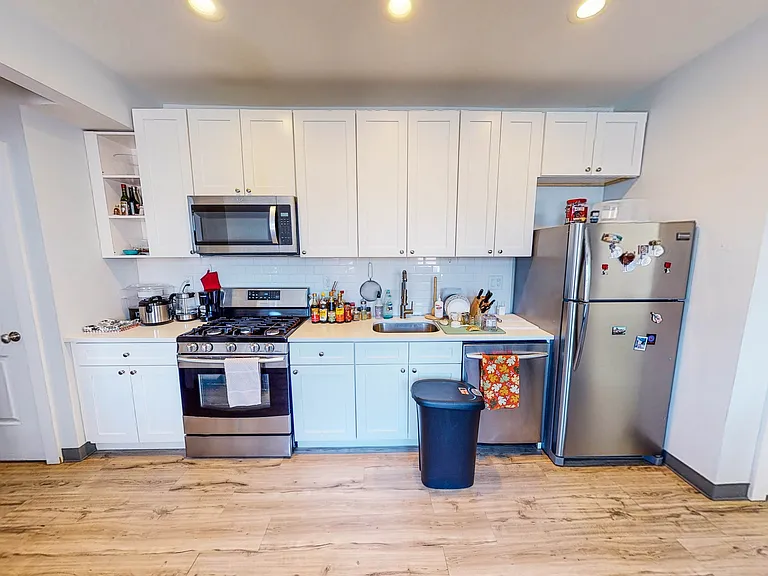 245 Whitney Ave #2L — Photo 6