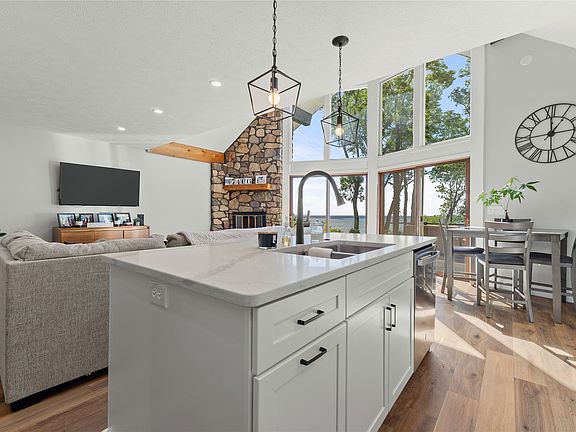 4th image of 7466 N Shore Dr