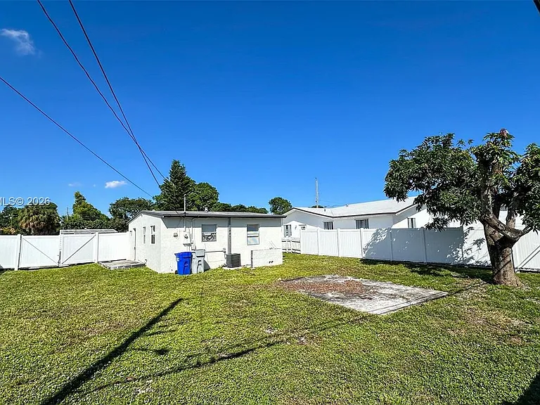 550 NW 15th Ct — Photo 8