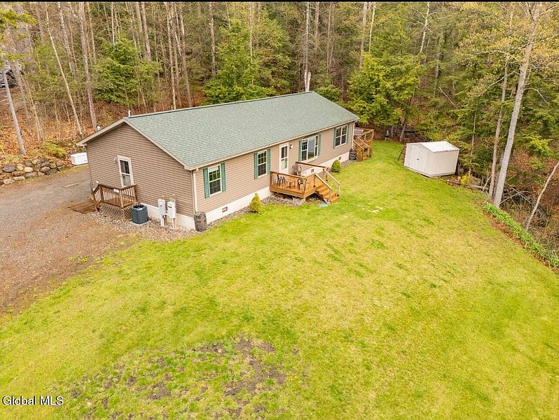 3rd image of 841 Battle Hill Road