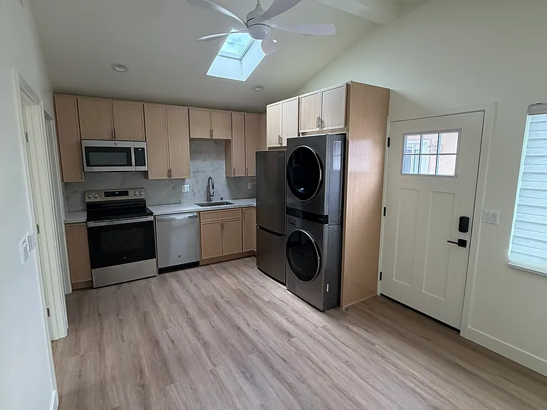 8472 San Carlos Way #B — Photo 1