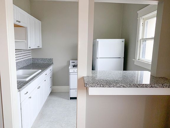 4th image of 1747 5th Ave APT 32