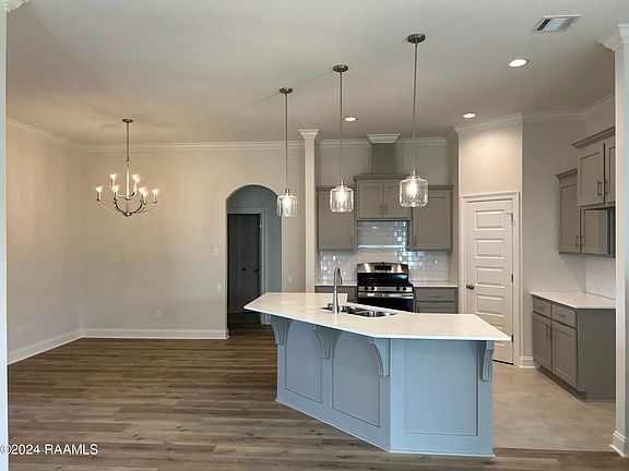 3rd image of 105 Lilian Ln