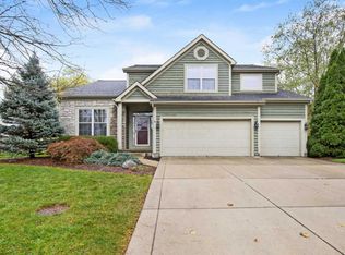 5685 Maplewood Ct, Lewis Center, OH