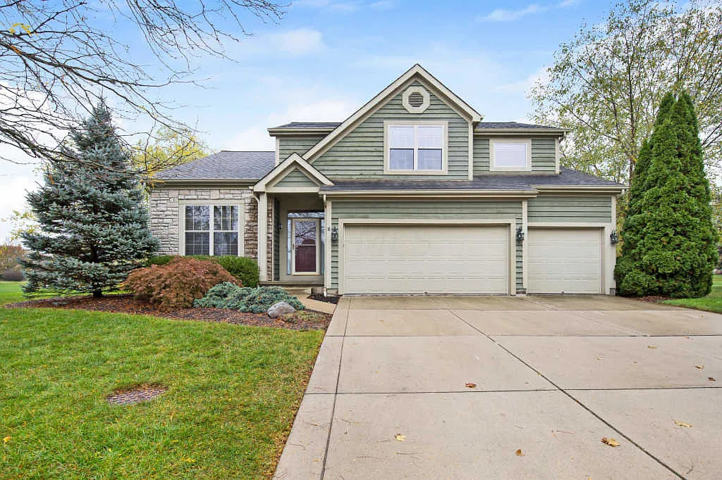 5685 Maplewood Ct photo 1