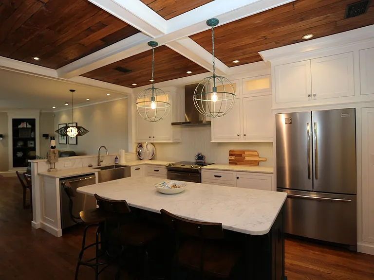 219 Lake View Dr — Photo 3