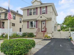 30 Home Pl, Staten Island, NY 10302