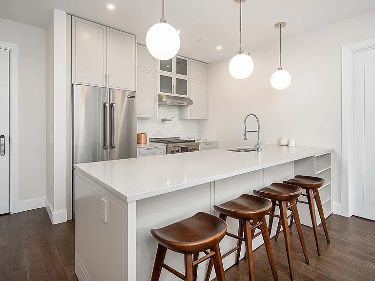 372 9th Luxury Rentals — Photo 55