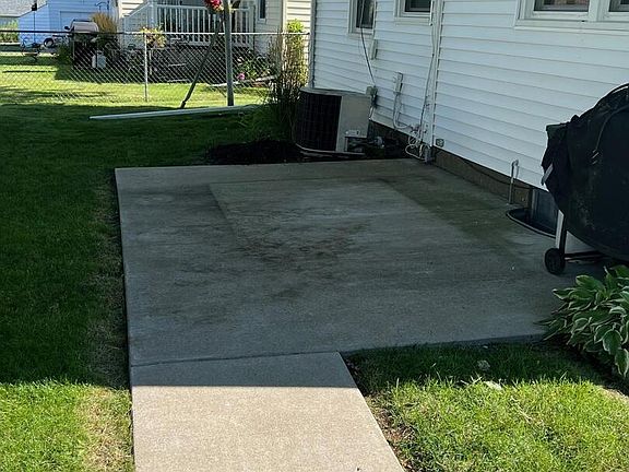 4th image of 2628 College Ave
