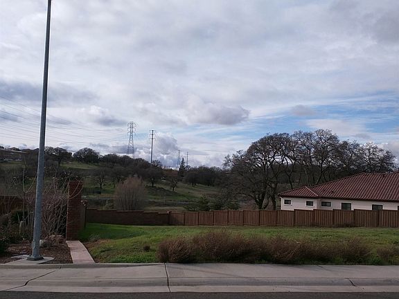 2nd image of 537 Ramos Dr