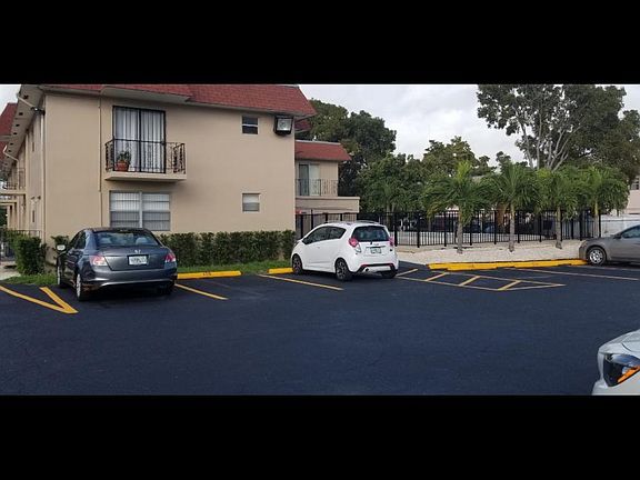 4th image of 1015 NW 45th Ave APT 202