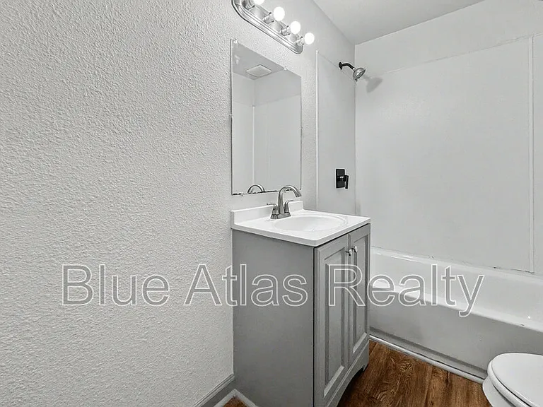1714 NW Dallas St — Photo 16