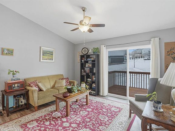 3rd image of 604 Riley Ln