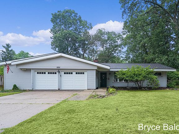 2nd image of 1891 Crestwood Ln