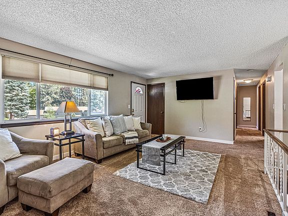 3rd image of 509 E Parkhill Dr