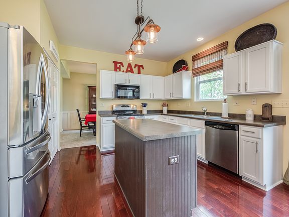 5th image of 24332 Hemlock Dr