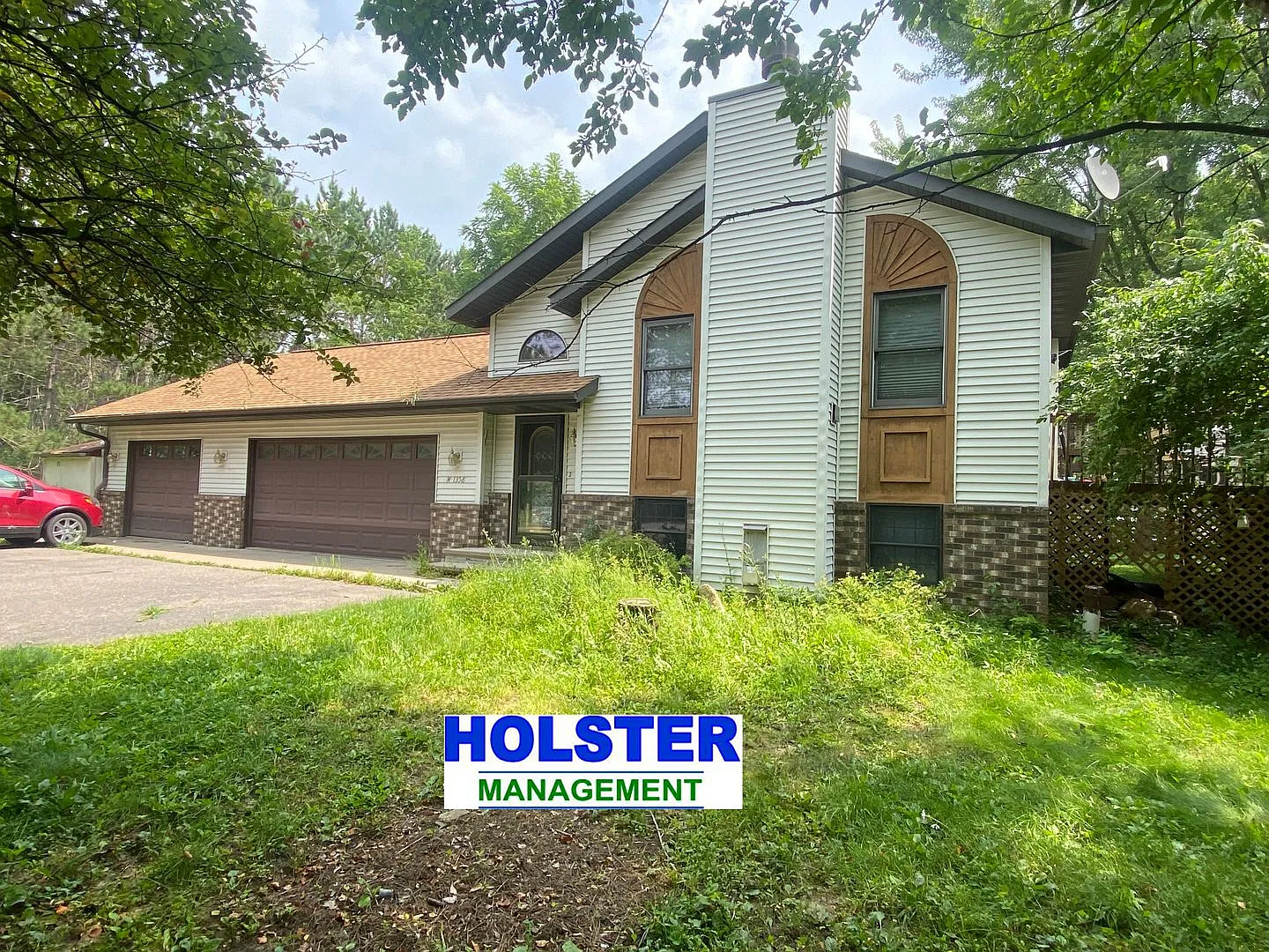 Large Single-Family Home In Gleason with 3-car Garage, Central Air, and Huge Corner Lot — Photo 1