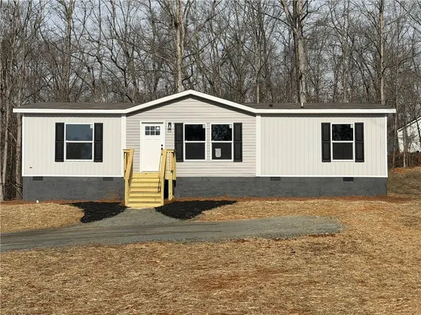 714 Nails Creek Xing, Royston, GA 30662