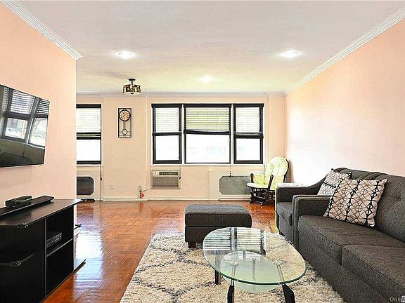 2nd image of 4 Birchwood Ct APT 1D