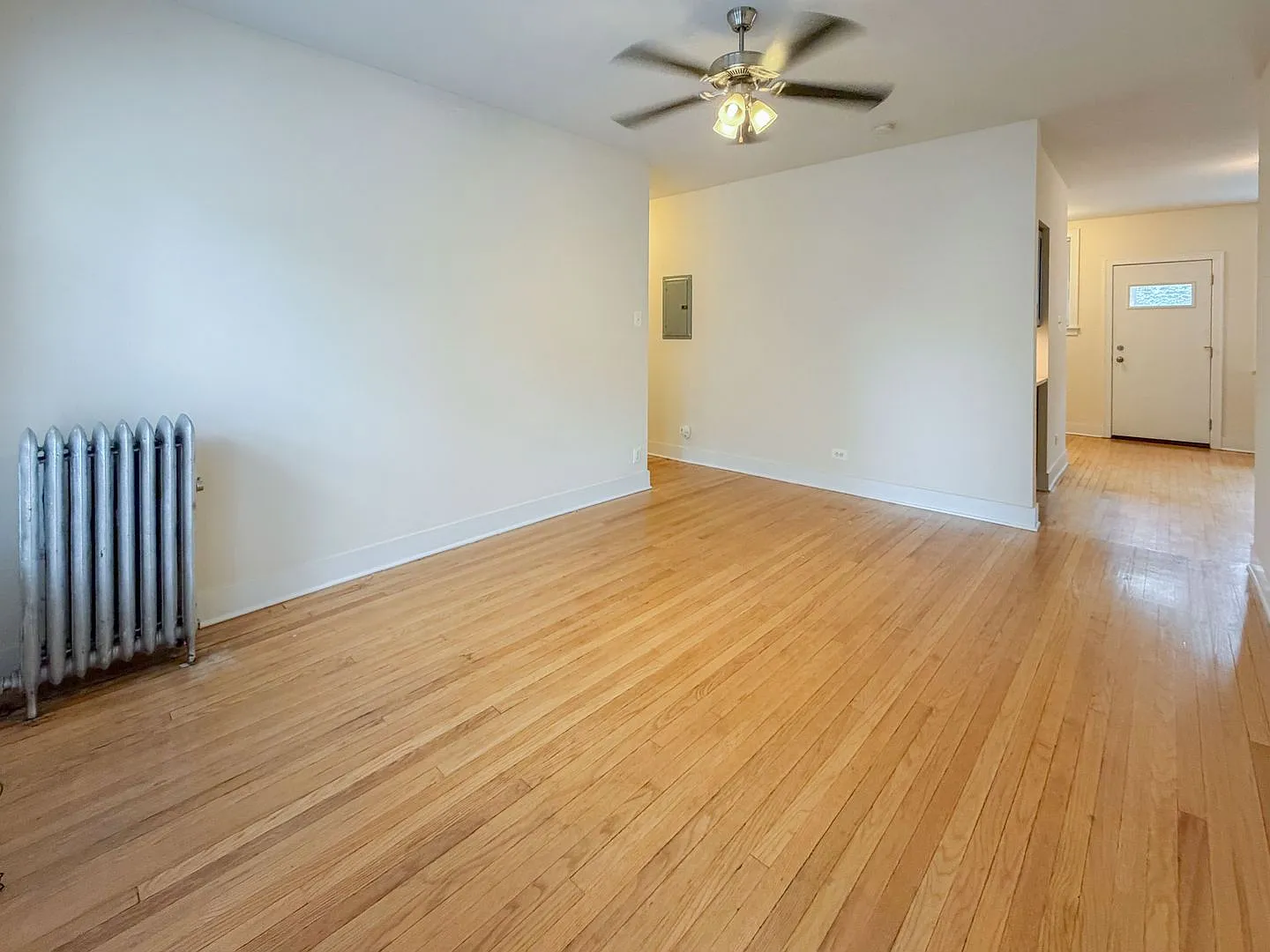 2 bed, 910 sqft, $2,595 — Photo 2