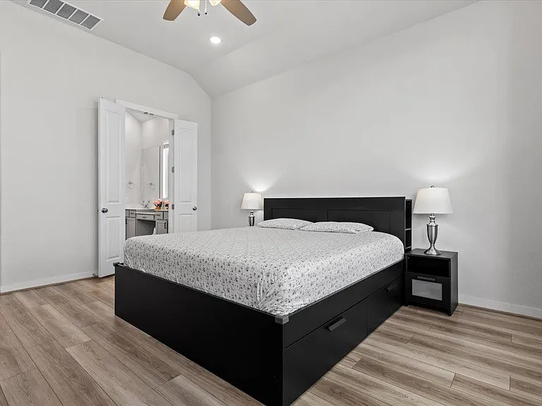 1812 David Ezra St — Photo 18