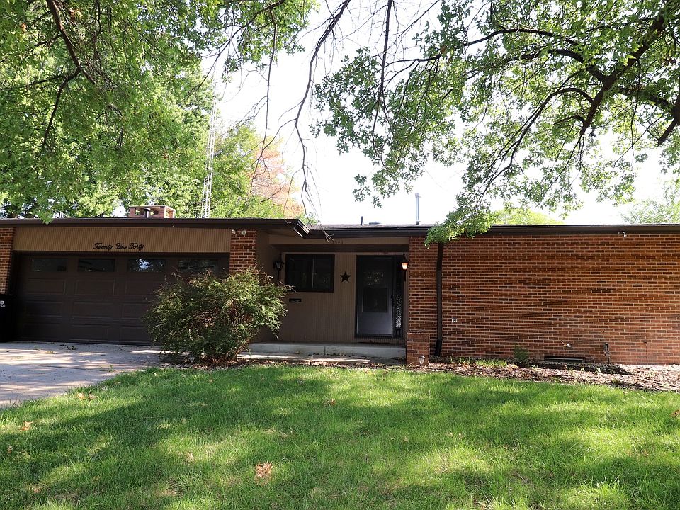 1st image of 2540 Saint Thomas Dr