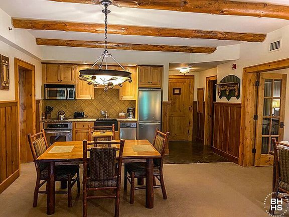 4th image of 7 Whiteface Inn Ln #127