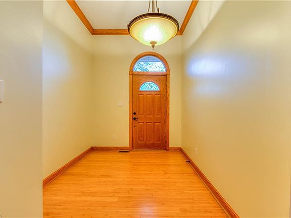 2nd image of 453 Lake Forest Dr