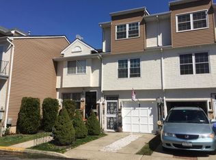 99 Long Pond Ln, Staten Island, NY