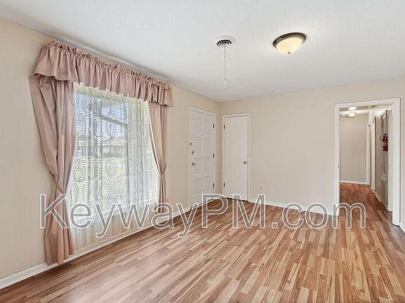 4th image of 4537 Shawnee Rd